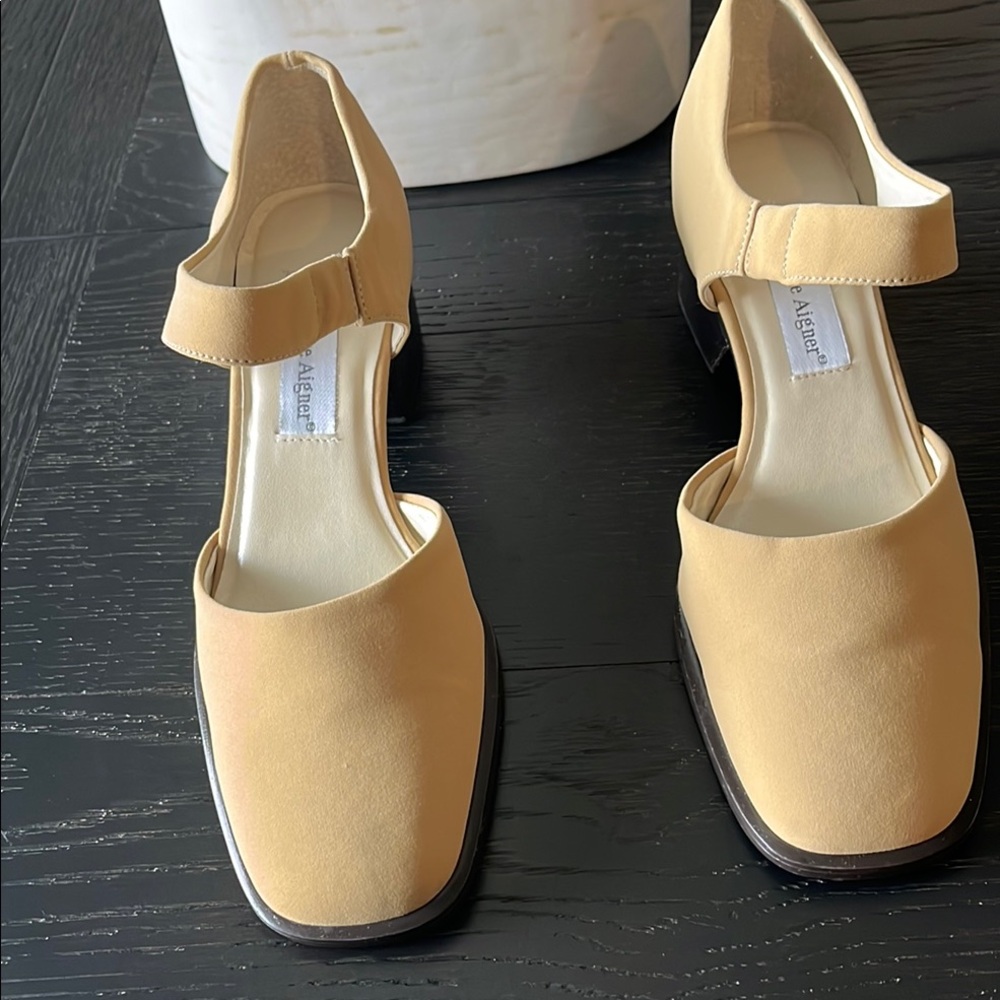 AEtienneAignerCream Heels with Sophisticated Elegance 8N‎